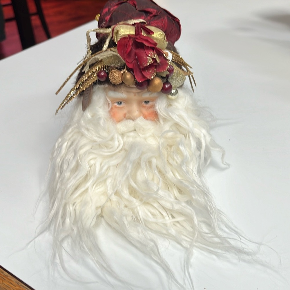 2008 Santa head Christmas display